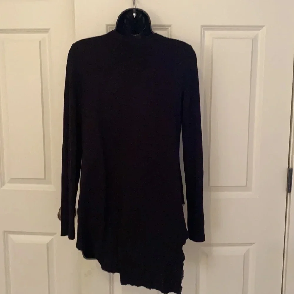 Philosophy black V-neck sweater size small angled bottom
